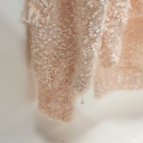 POL Clothing - Women's Size L High-Low Light Pink Sweater - Picture 4 of 4